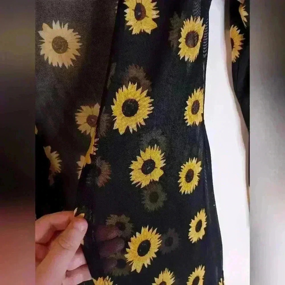 2 FOR $25 Y2K sunflower patterned long sleeve sheer NYC Duster cardigan- (#437) - Picture 3 of 6